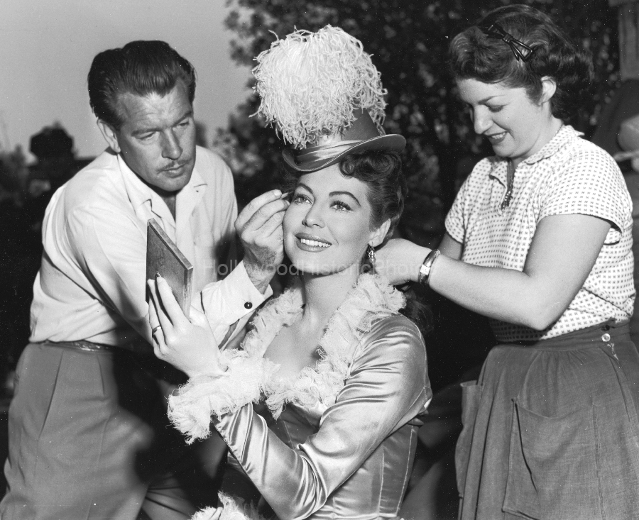 Ava Gardner 1951 3 WM.jpg